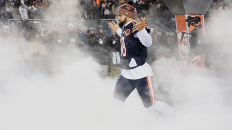 Caleb Williams, mariscal de campo de los Chicago Bears, en los playoffs de la NFL.