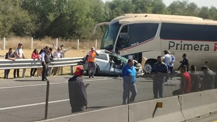 Violento accidente en el Circuito Exterior Mexiquense: choque múltiple deja varios lesionados y cierra vialidad
