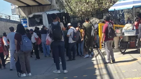 Accidente en Aguascalientes ¿Cómo ocurrió el choque que dejó una niña muerta en la parada del camión hoy 19 de febrero