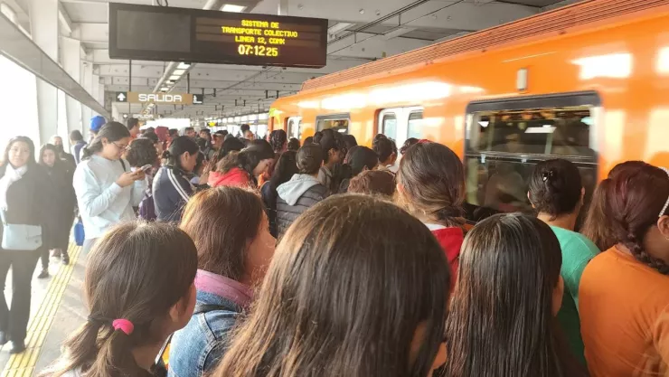 Estas líneas del Metro CDMX y Metrobús registran aglomeraciones y retrasos