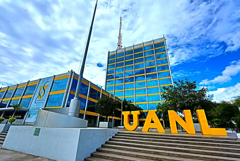 Regresan alumnos a clases presenciales en UANL