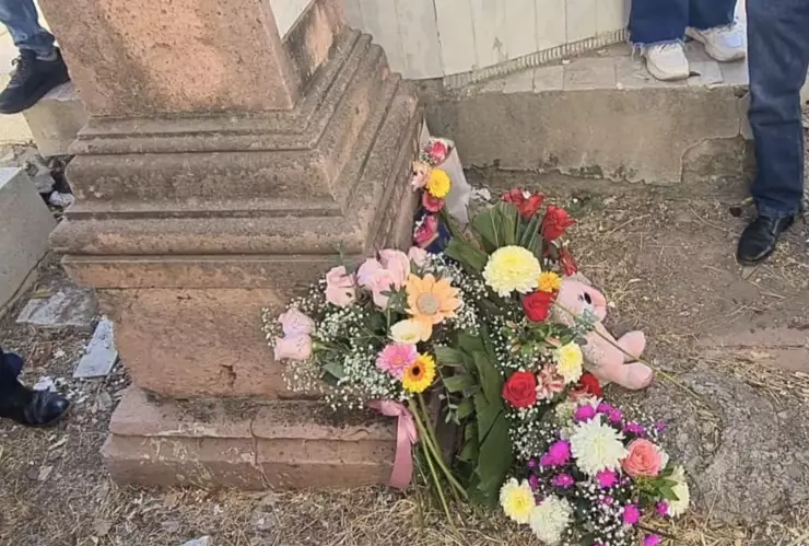 Visitan tumba de María Elisa, niña que murió en 1900 en Culiacán