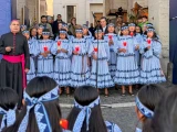 niñas con vestimenta originaria