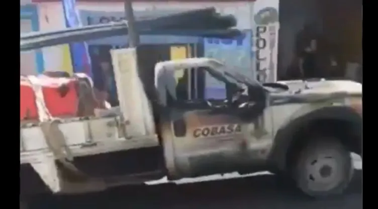Camioneta choca a patrulla en cuernavaca