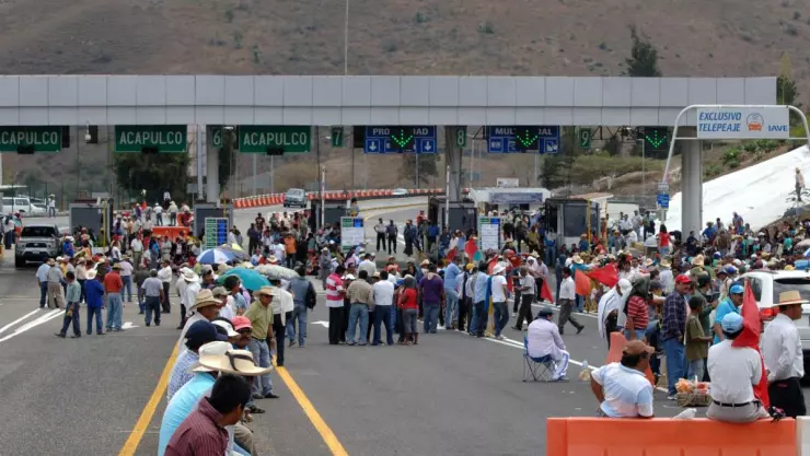 Darán hasta 7 años de cárcel a quien realice bloqueos en casetas