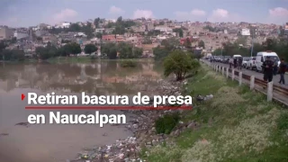 Vecinos y autoridades siguen trabajando en la limpieza y desfogue de Naucalpan