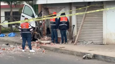 Camioneta choca a exceso de velocidad en Coronango, Puebla