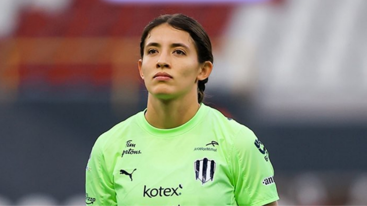 La morelense Paola Manrique vive amarga final con Rayadas ante América.