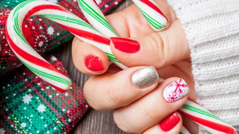 Con estas ideas de uñas, tus manos serás las verdaderas protagonistas de la Navidad.