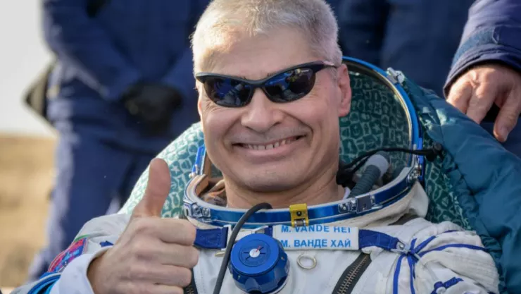 Astronauta de la NASA regresa a Tierra tras pasar 355 días en la EEI