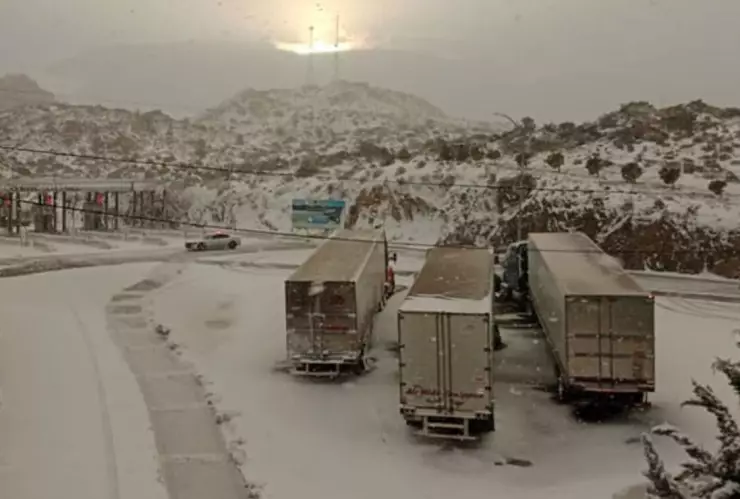 ¡Por nieve! Cierre de circulación de La Rumorosa hacia Tijuana