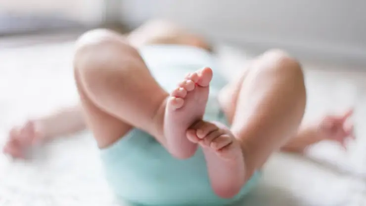 Papás creían que el sol alimentaba a su bebé y lo mataron