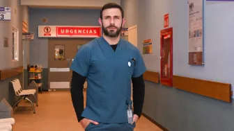 Carlos Ferro interpreta al doctor “Patricio Quiroz”, un verdadero mujeriego. ¿Podría cambiar?