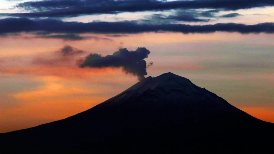 Popocatépetl el volcán con 25 millones de habitantes a sus pies.jpg