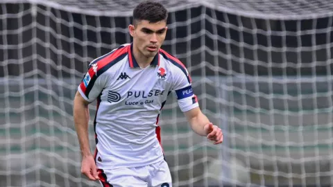 Johan Vásquez es el jugador que Santiago Giménez pidió para el AC Milán