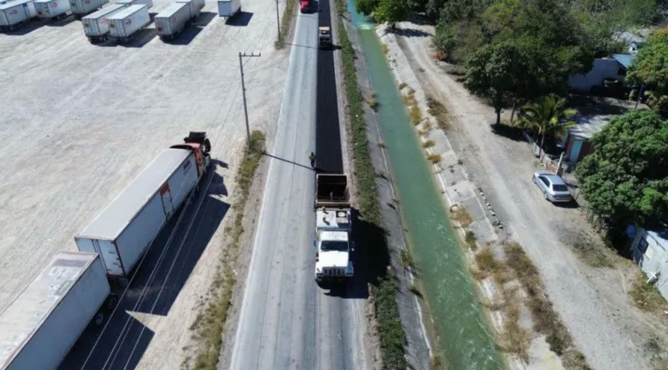Gobierno de Américo hace trabajos de conservación en carretera estatal Estación Calles-Xicoténcatl