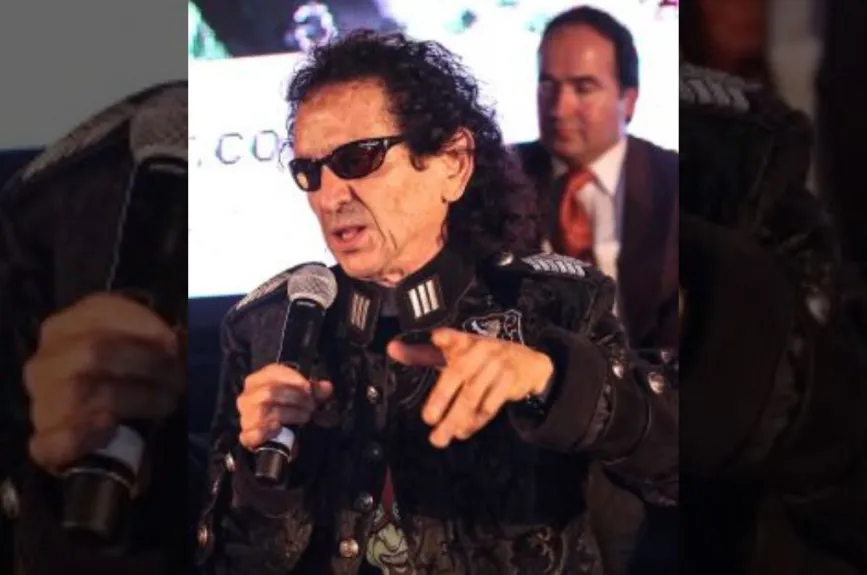 Alex Lora de perfil.jpg