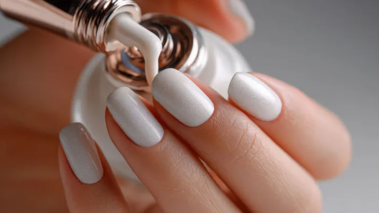 Uñas blanco perlado