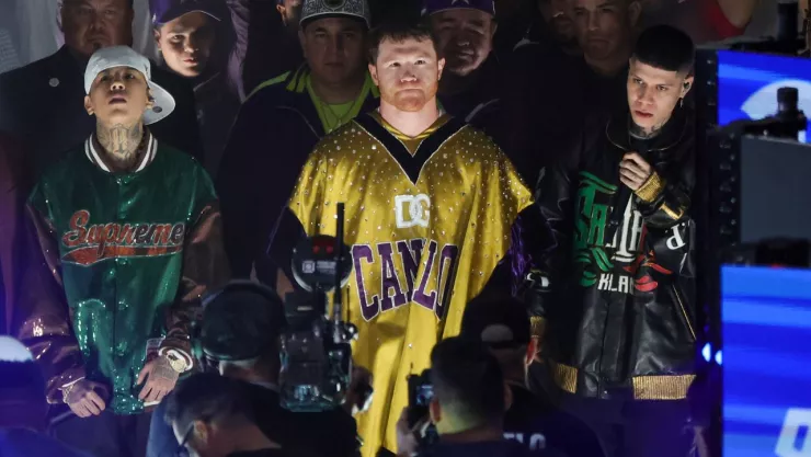 Saul Alvarez mascarilla de oro