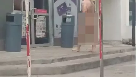 FOTOS Hombre totalmente DESNUDO ingresó a una tienda de conveniencia en Mérida
