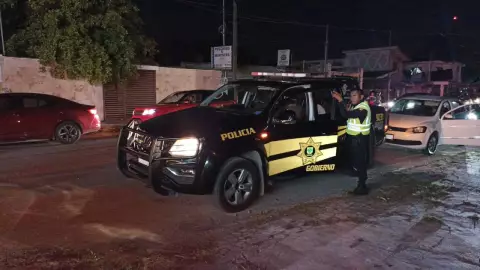 Fuerte accidente dejó severos daños en dos vehículos, en Pedregales de Tamlun