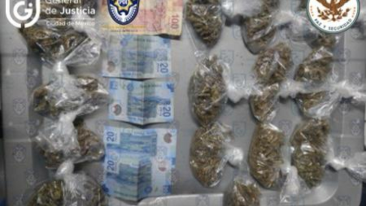 En Coyoacán, ejecutan cateo. Detienen a tres en posesión de drogas.