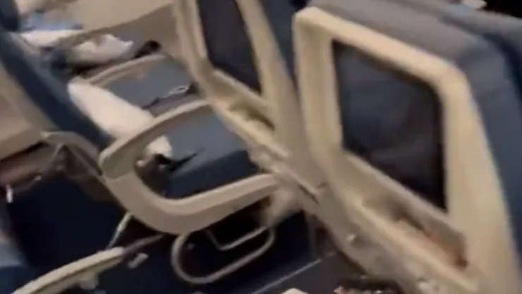 VIDEO Diarrea explosiva de pasajero en pleno vuelo de Atlanta a Barcelona