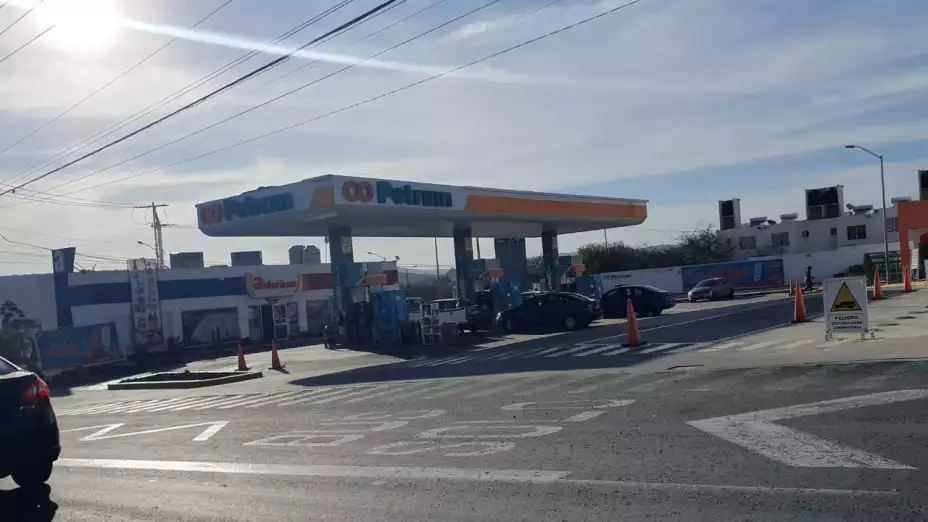 Gasolinera en Qro.jpeg