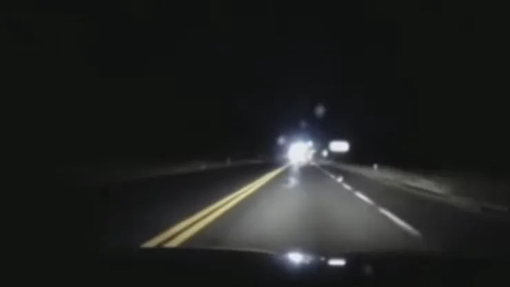 Captan figura extraña corriendo en carretera Monterrey-México; el video se vuelve viral