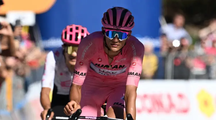 Giro de Italia 2025 en vivo Isaac del Toro sábado 31 de mayo.jpg