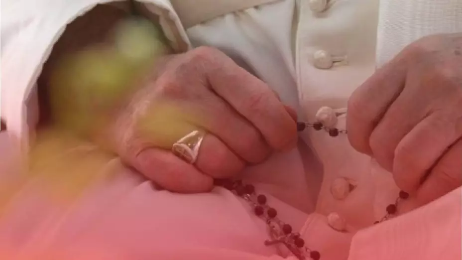 Ver-en-vivo-el-rosario-de-oración-por-el-Papa-Francisco.jpg