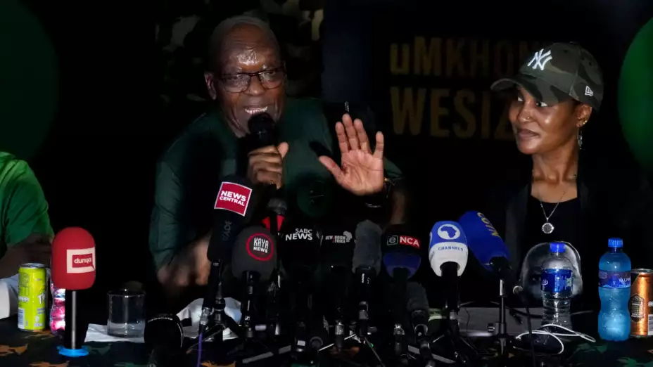 Jacob Zuma junto a su hija, Duduzile Zuma.