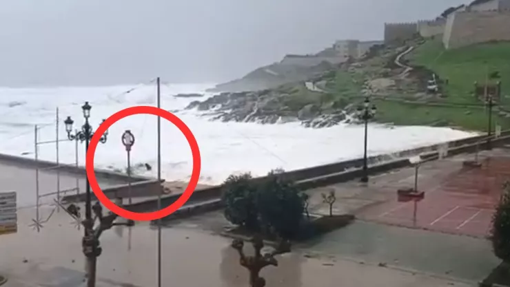 Ola sorprende a abuelita mientras se tomaba fotos y muere arrastrada por el mar en España