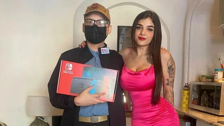 Karely Ruiz y Sebastián