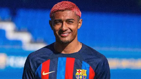 Julián Araujo con el Barcelona.jpg