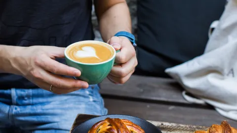 Desayunar café con un pan de dulce es uno de los errores más comunes