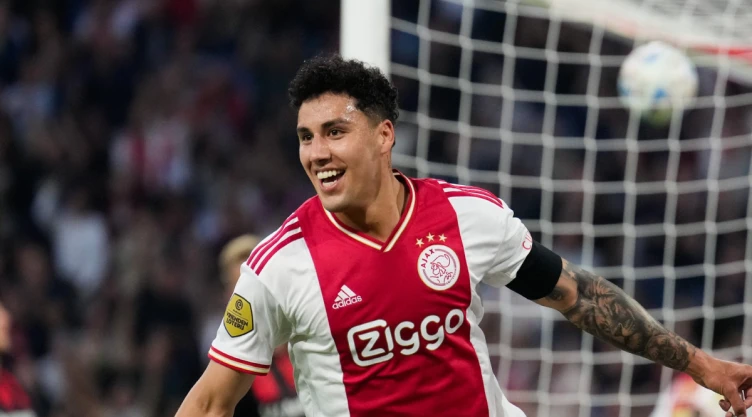 Jorge Sánchez en su primera asistencia con el Ajax