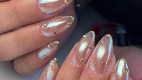 Gem nails con efecto aurora