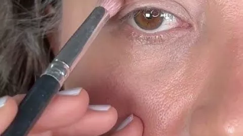 Maquillar ojos caídos