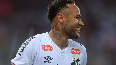 Neymar regresó al club que lo vio nacer y, de paso, ser el futbolista mejor pagado de Sudamérica