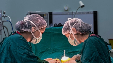 ¡Atención médicos y enfermeras! El Salvador lanza convocatoria para trabajar en diversas especialidades