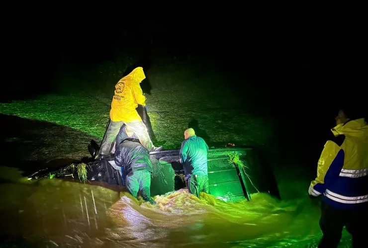 Familia a bordo de camioneta fue arrastrada por una corriente en Tepatitlán; reportan 2 muertos y 1 desaparecido