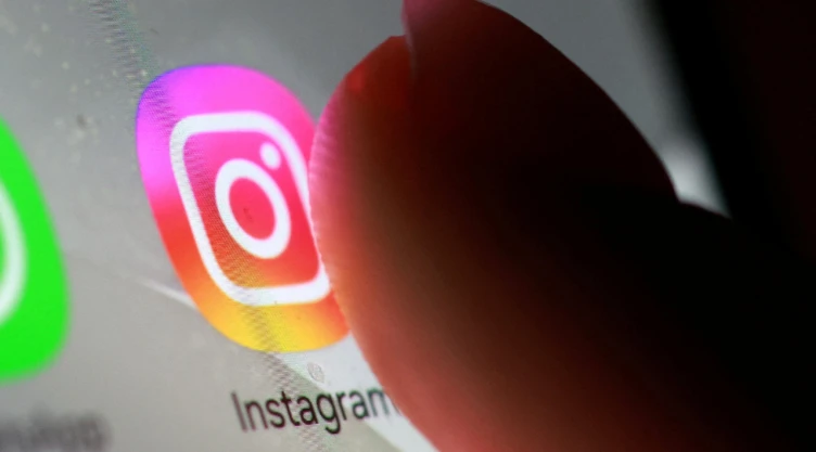 Instagram no solo redirigirá a líneas de ayuda, también alertará a padres de familia si adolescentes buscan contenido de autolesión o suicidio