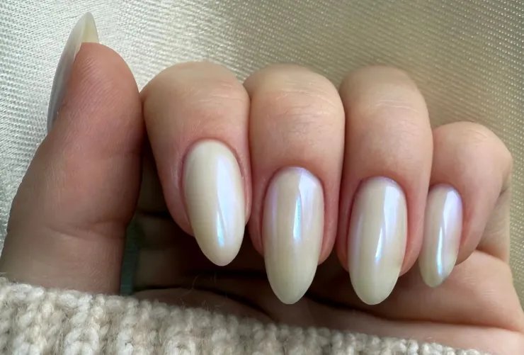 ideas de uñas estilo cloud dancer efecto cat eye