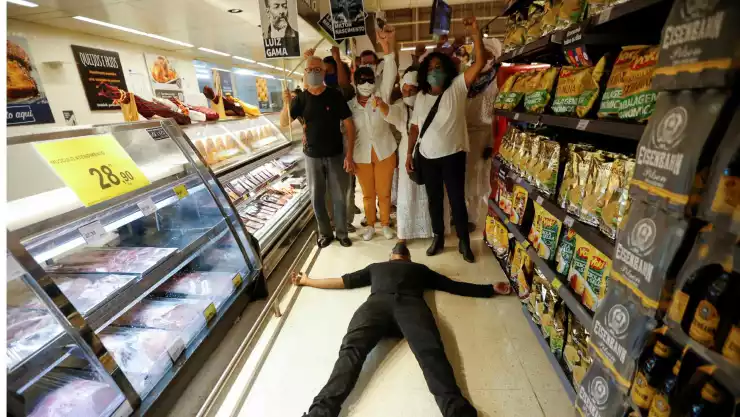 tienda carrefur hombre brasil.jpg