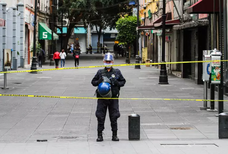 Policias resguardan el centro