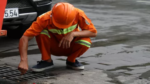 VIDEO: Hombre fue rescatado tras quedar atrapado tres días en alcantarilla de Guanajuato