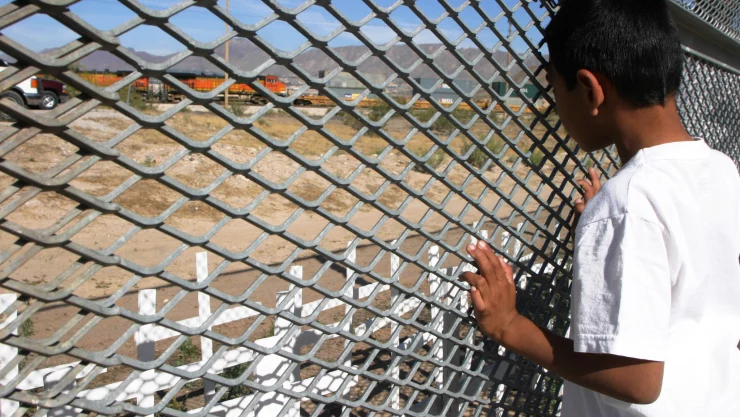 Niño migrante escuela Ciudad de Dios