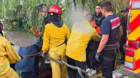 ¿Cómo ocurrió el rescate de un hombre que fue arrastrado por la corriente en el arroyo El Cedazo en Aguascalientes
