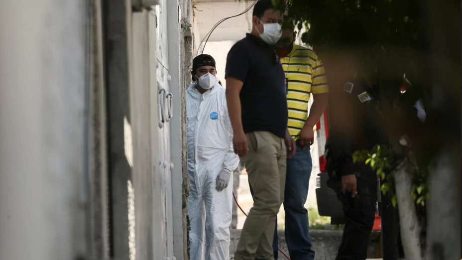 Investigadores en vivienda de presunto asesino serial en Atizapán, Edomex